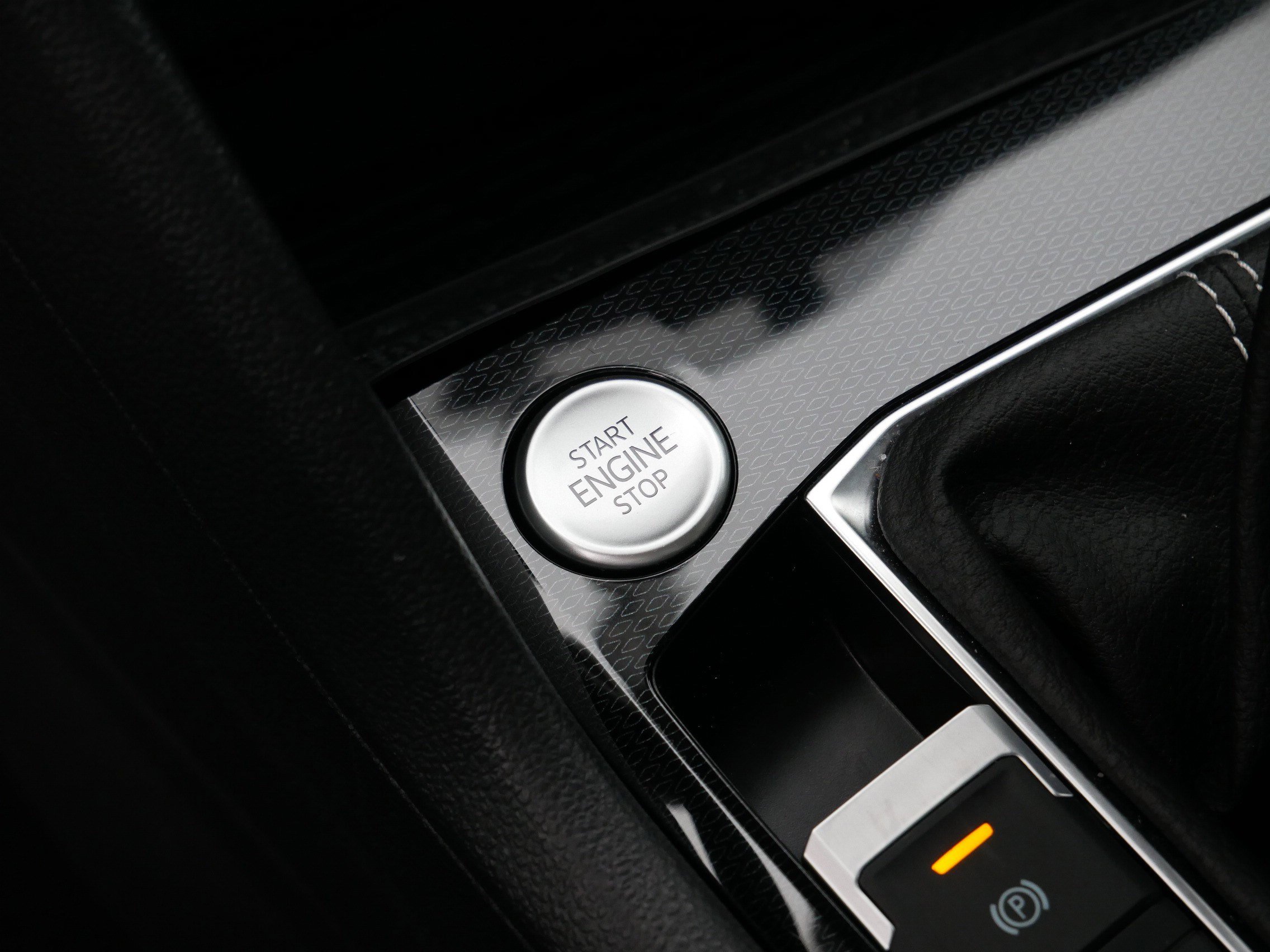 Certified 2025 Volkswagen Taos SEL image 29