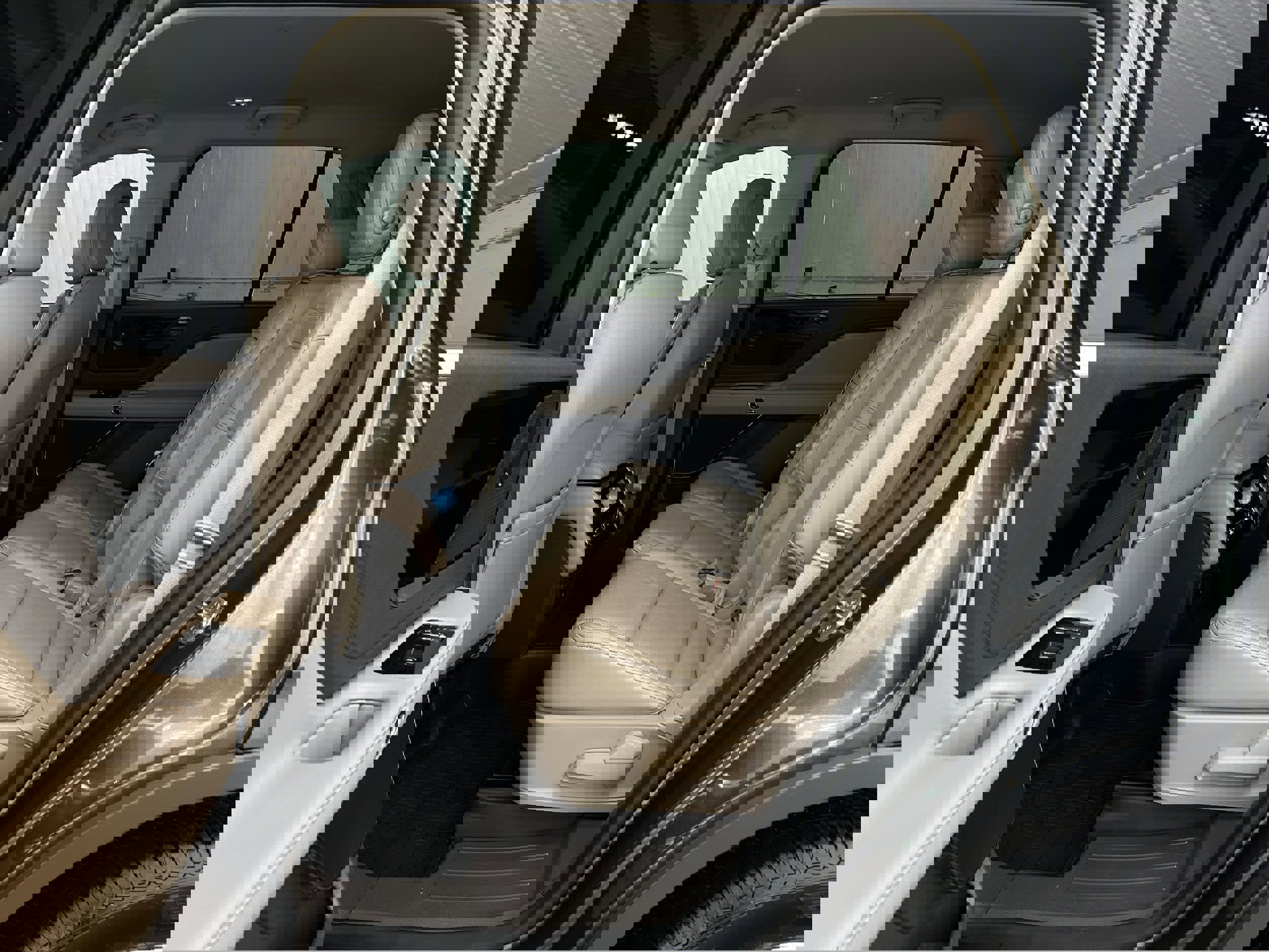 Used 2020 Lincoln Aviator Reserve w/ Class IV Trailer Tow Package image 25