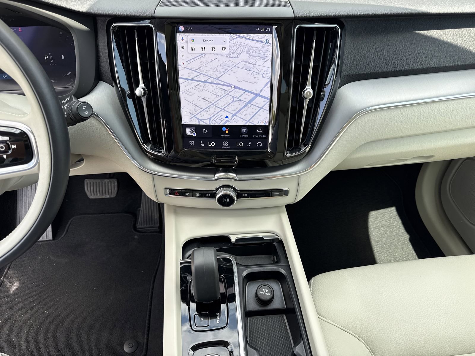 Used 2024 Volvo XC60 B5 Core image 29