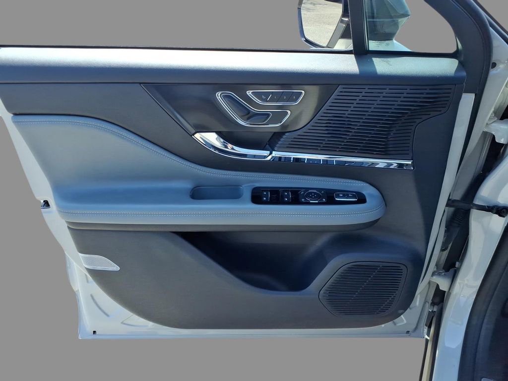 Certified 2022 Lincoln Corsair FWD w/ Equipment Group 101A image 16