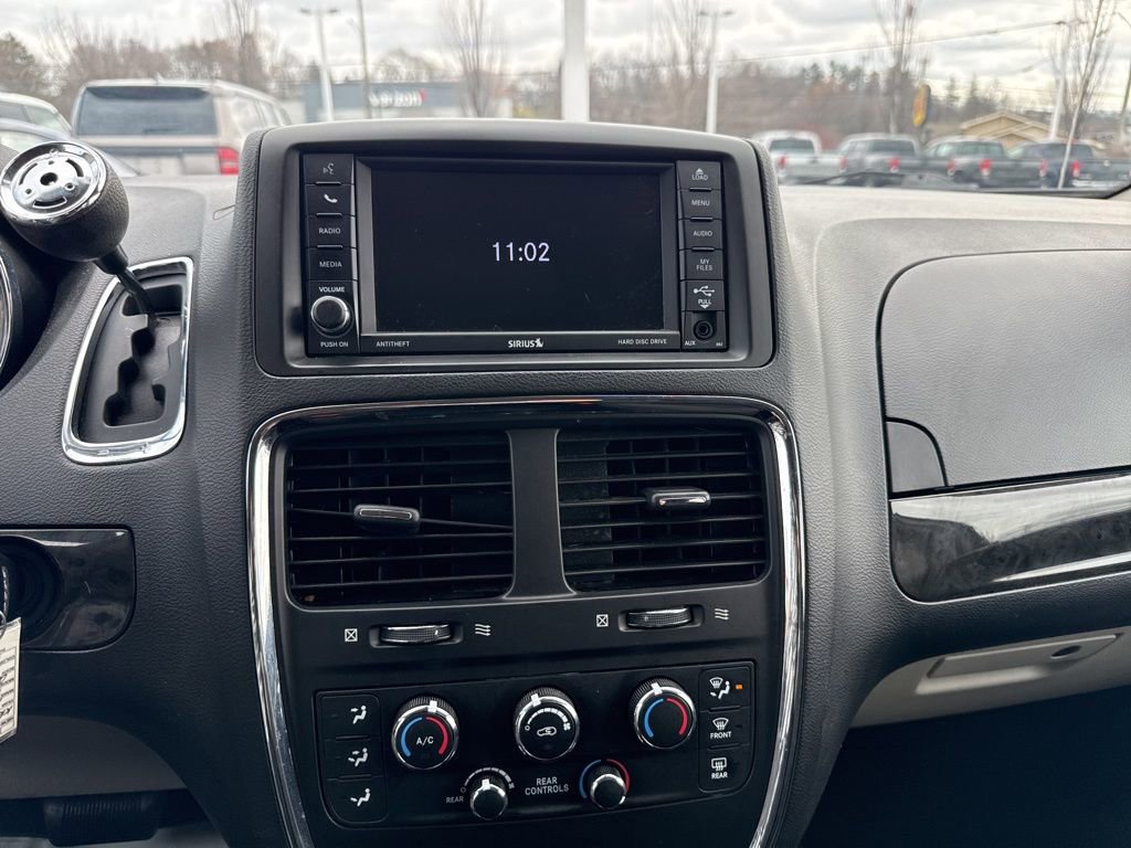 Used 2019 Dodge Grand Caravan SE w/ UConnect Hands-Free Group image 12