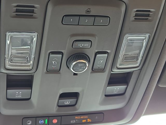Used 2021 Cadillac Escalade Premium Luxury w/ LPO, Illumination Package AWD/4WD image 28