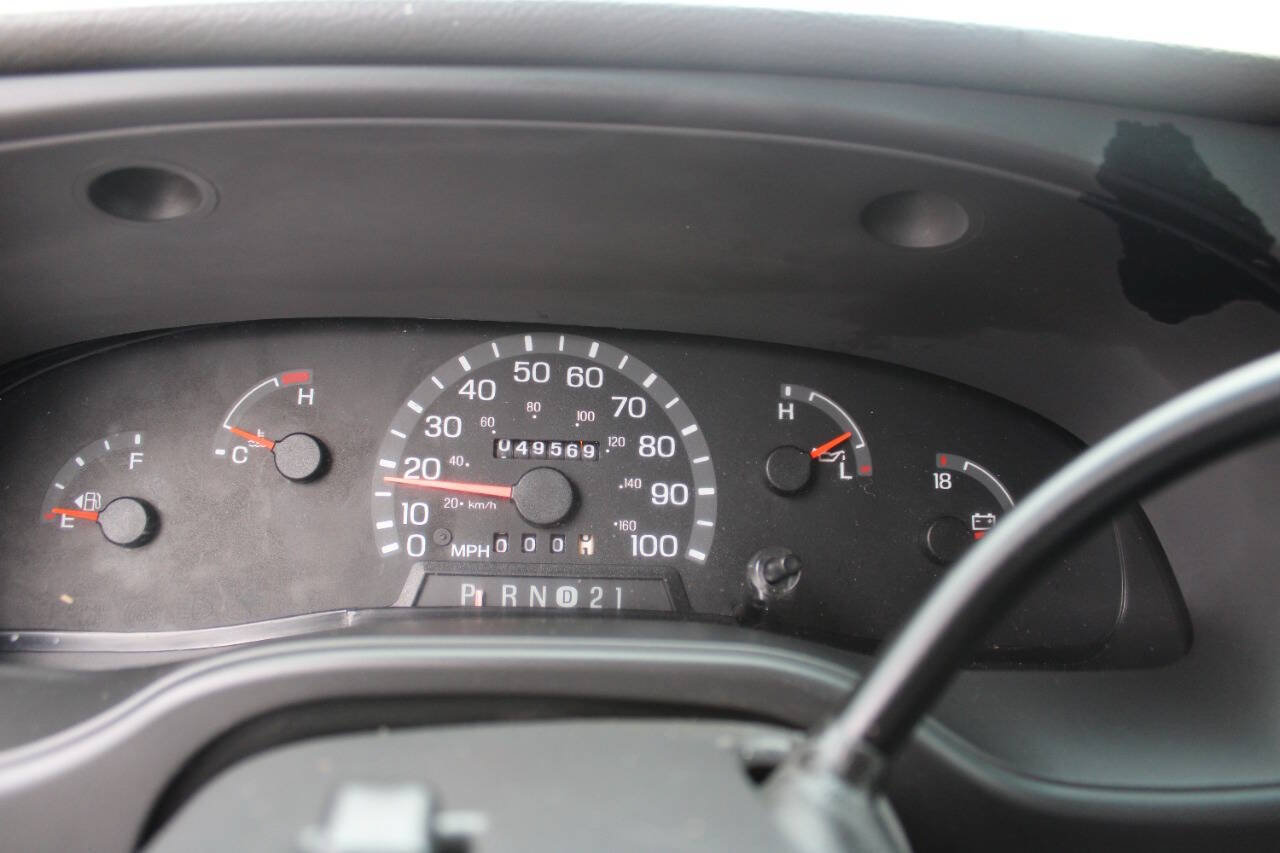 Used 2003 Ford E-350 and Econoline 350 XL RWD image 27
