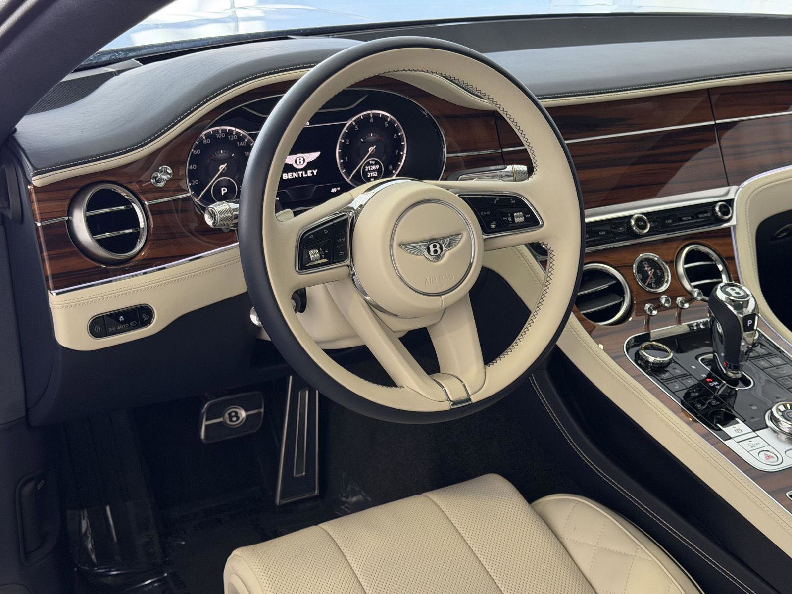 Used 2023 Bentley Continental GT Azure image 19