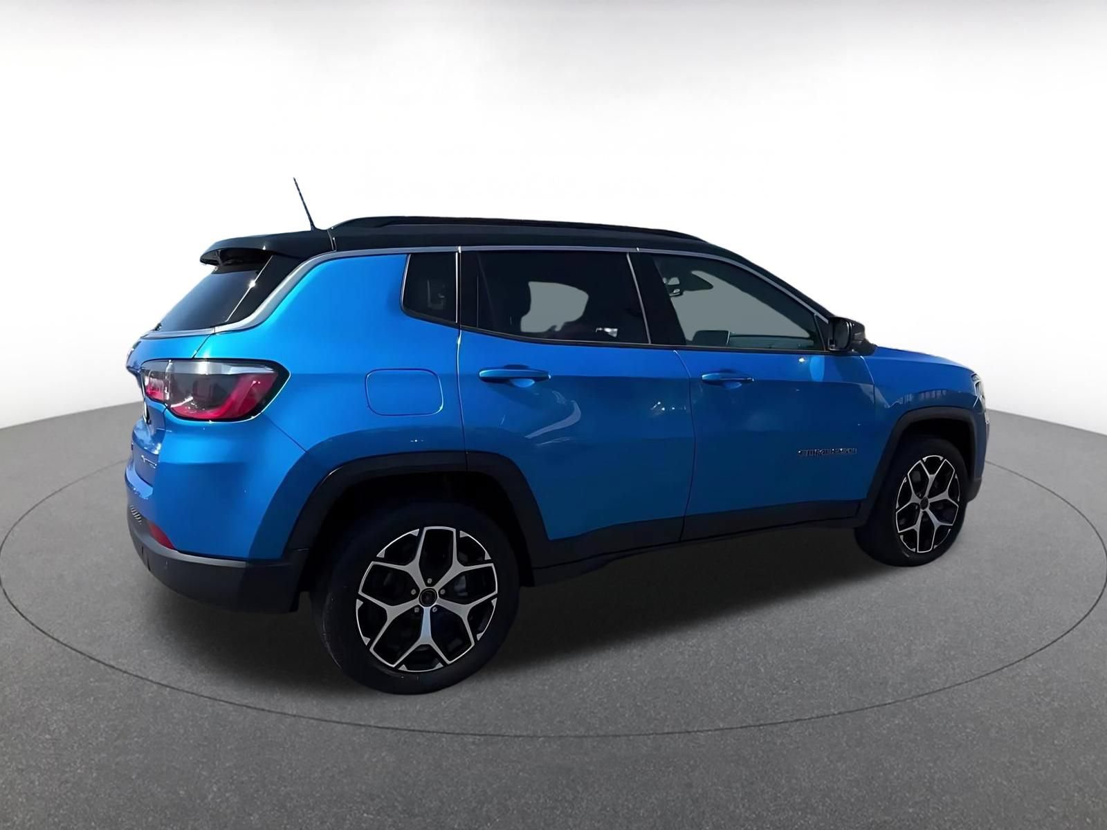 Used 2025 Jeep Compass Limited AWD/4WD image 11