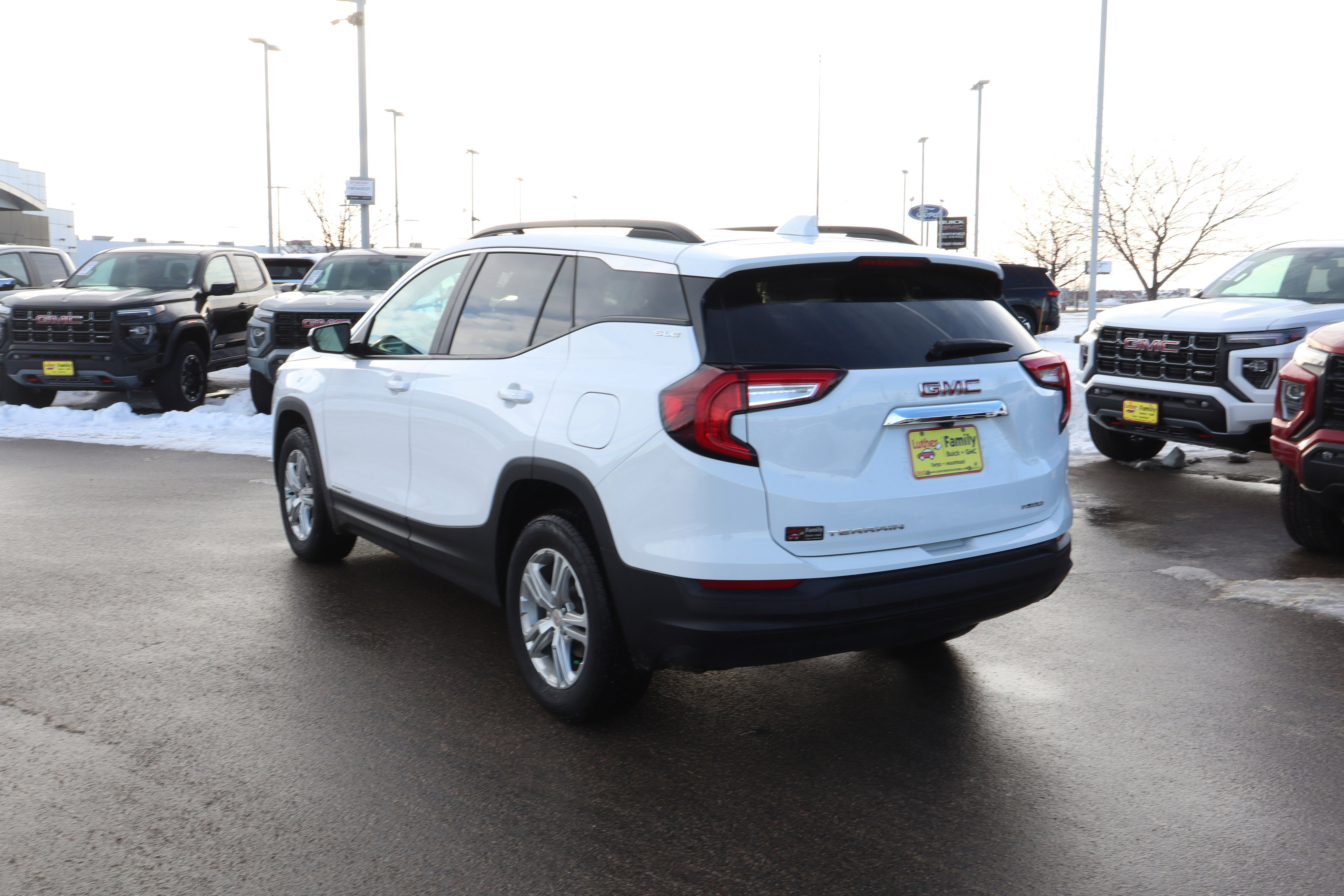 Certified 2024 GMC Terrain SLE w/ Driver Convenience Package image 4