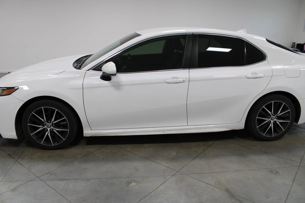 Used 2021 Toyota Camry SE image 6
