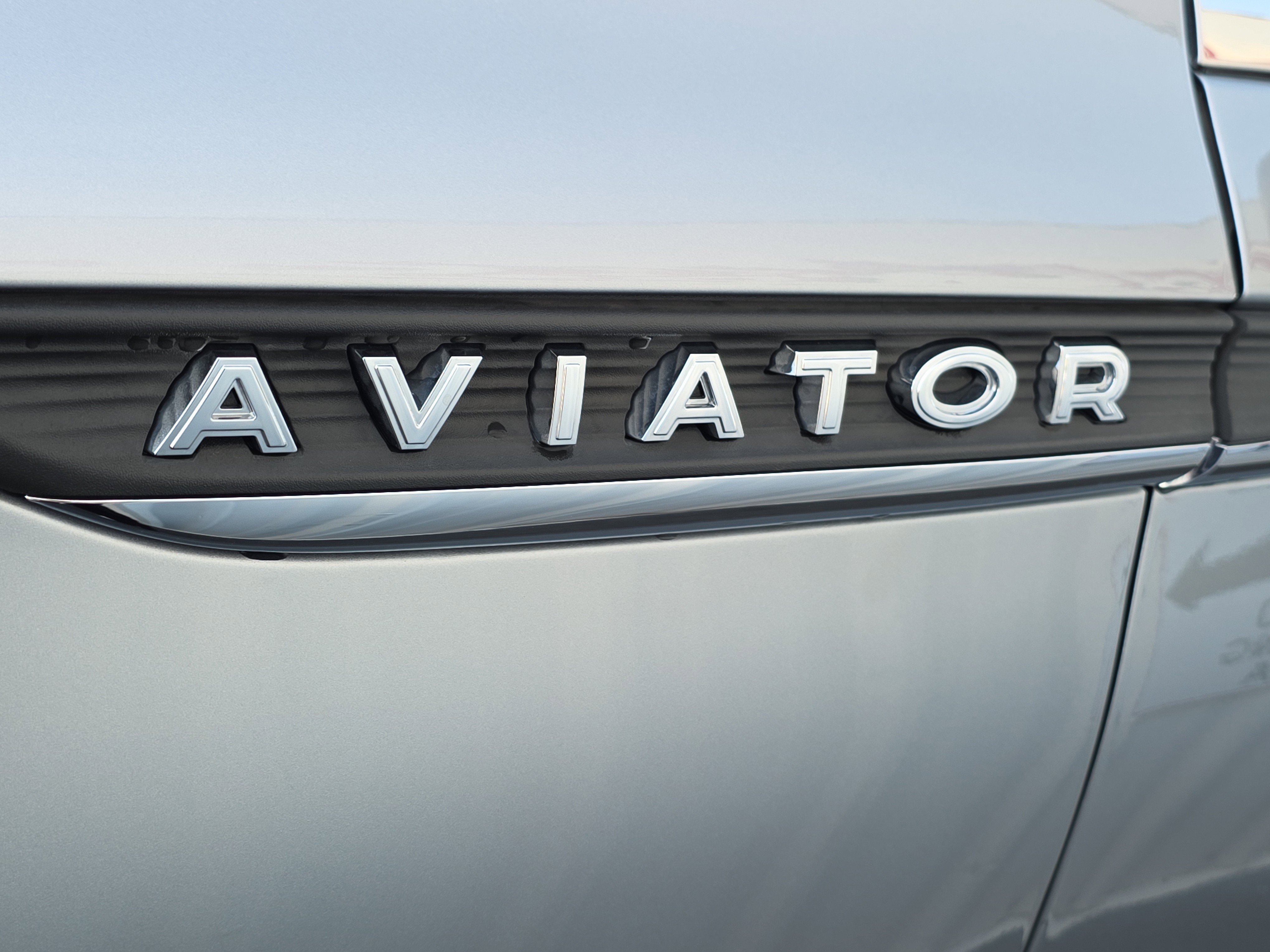 Used 2023 Lincoln Aviator 2WD w/ Elements Package image 4