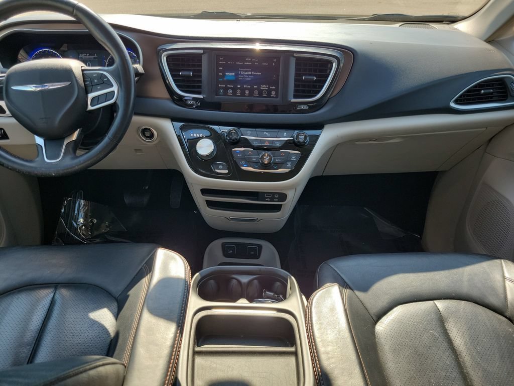 Used 2019 Chrysler Pacifica Touring-L FWD image 13