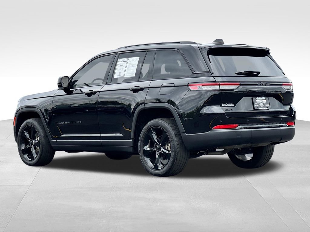 Used 2023 Jeep Grand Cherokee Altitude AWD/4WD image 5