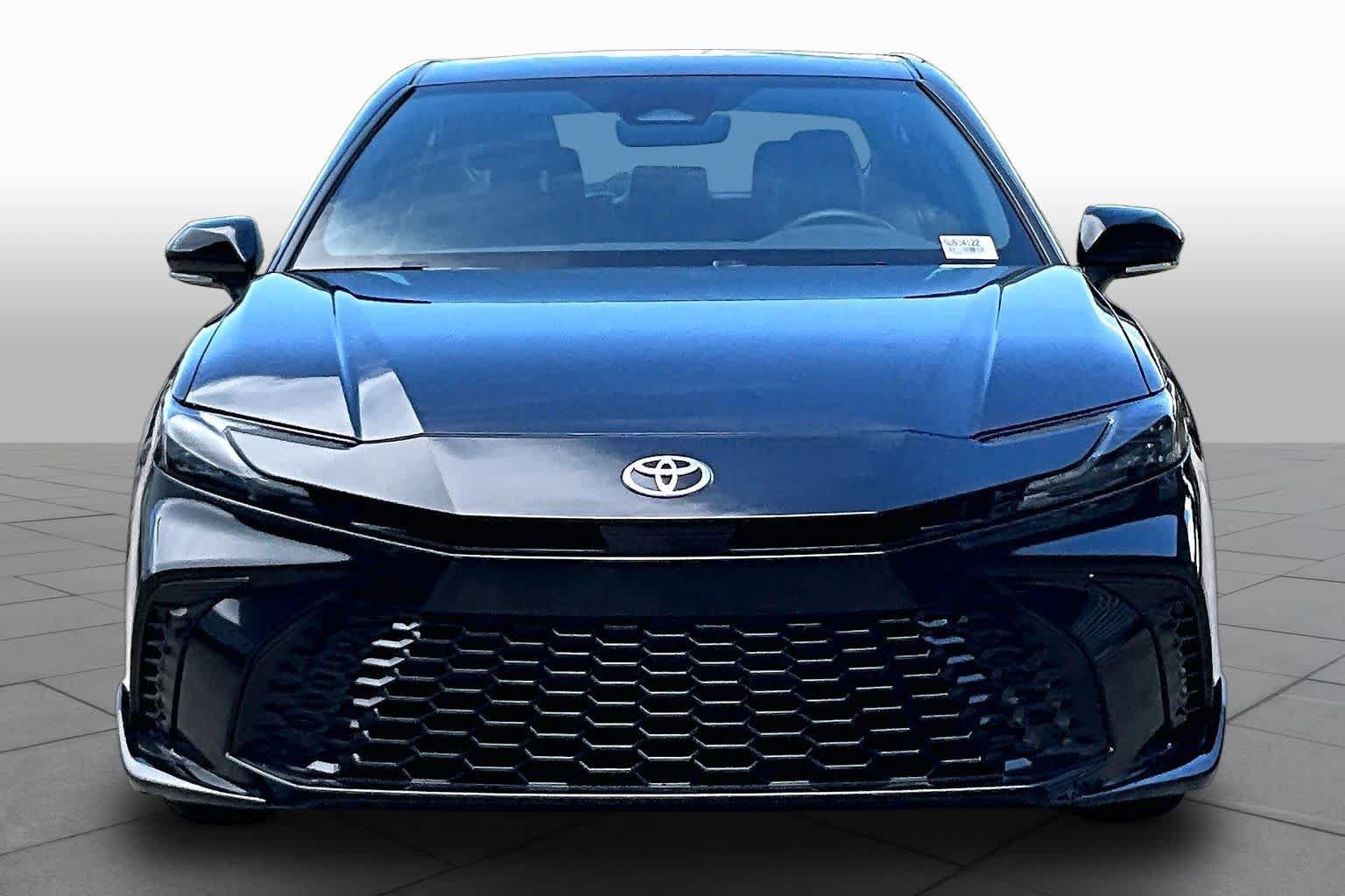 Used 2025 Toyota Camry XSE AWD/4WD image 4