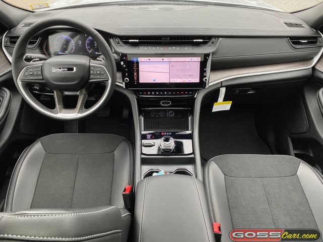 New 2026 Jeep Grand Cherokee Altitude AWD/4WD image 9