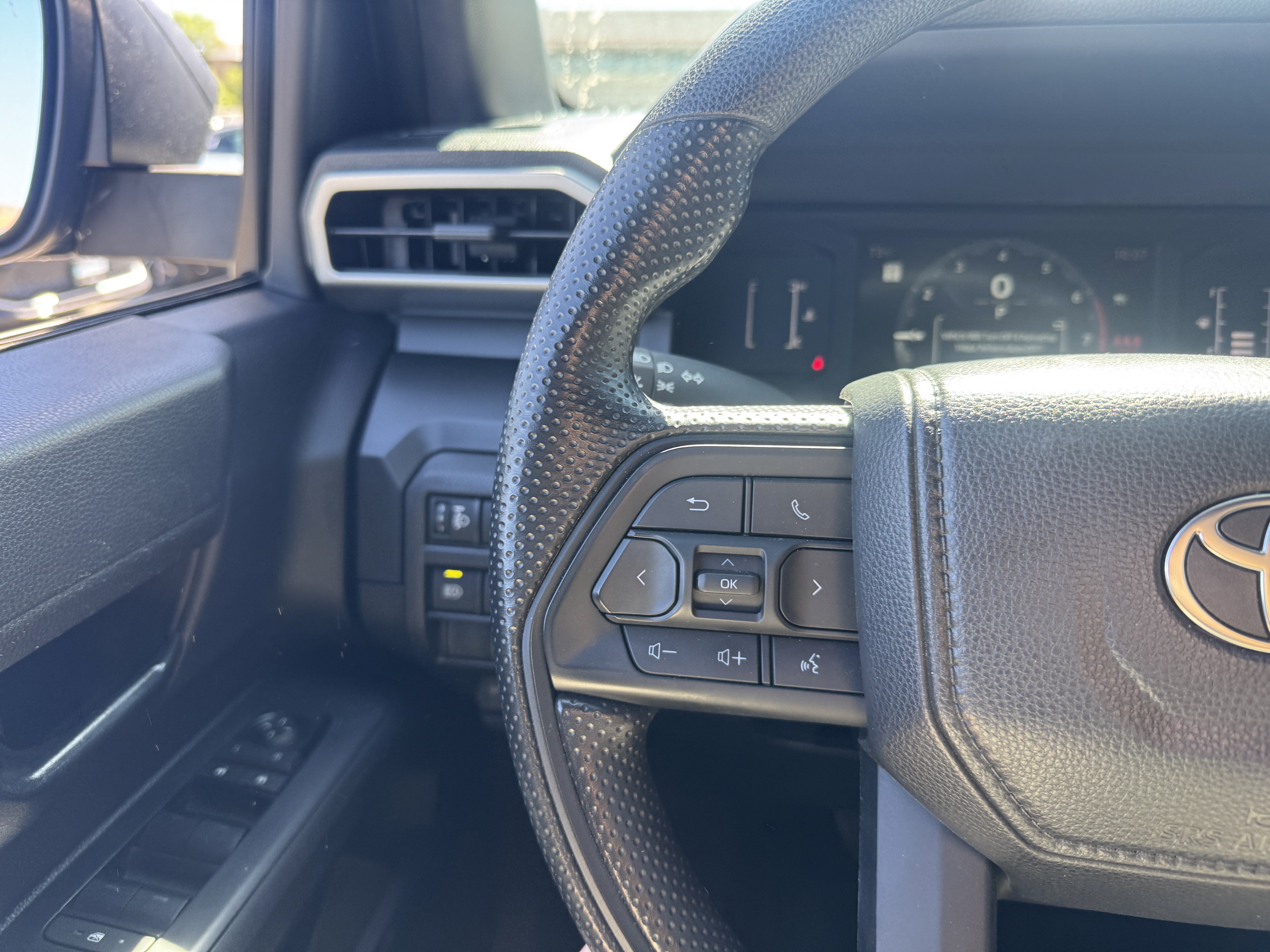 Certified 2024 Toyota Tacoma SR AWD/4WD image 31