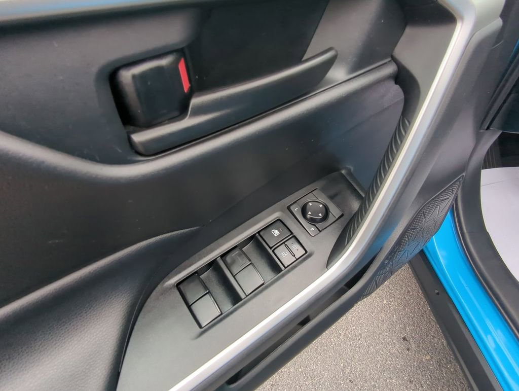 Used 2020 Toyota RAV4 LE w/ All Weather Liner Package AWD/4WD image 13