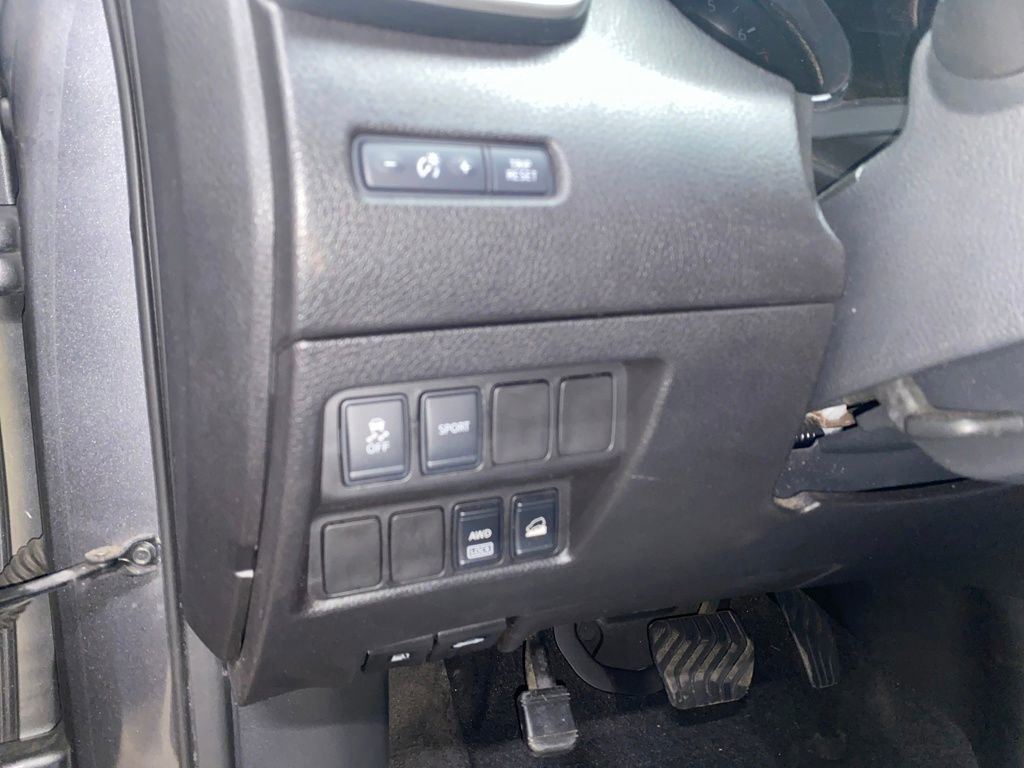 Used 2014 Nissan Rogue SV AWD/4WD image 26