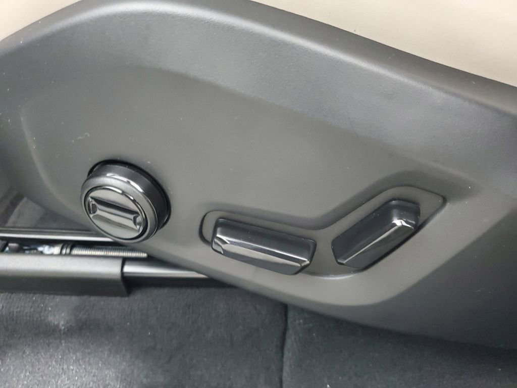 New 2026 Volvo XC60 T8 Plus w/ Protection Package Premier image 21