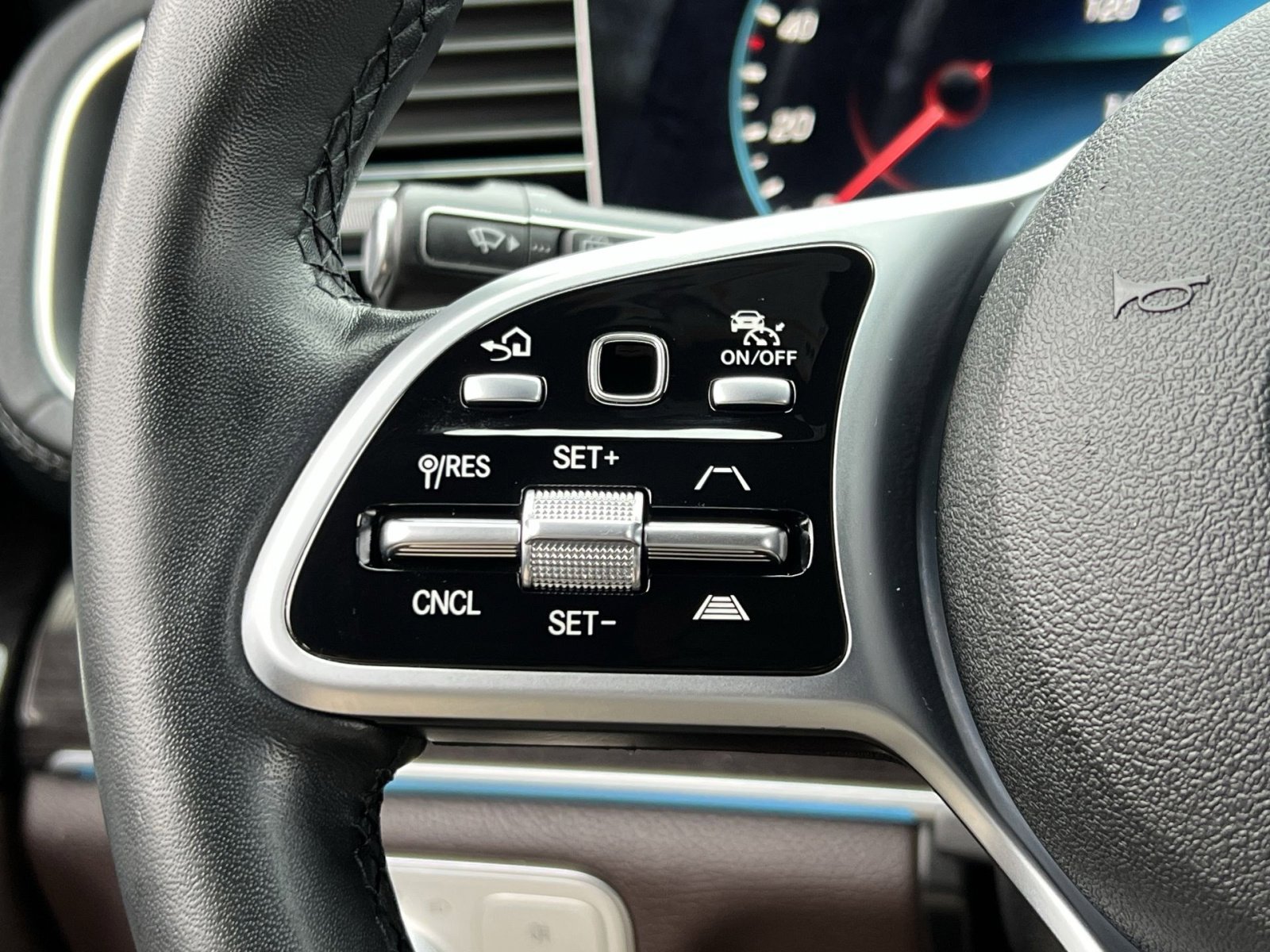 Certified 2022 Mercedes-Benz GLS 450 4MATIC image 31