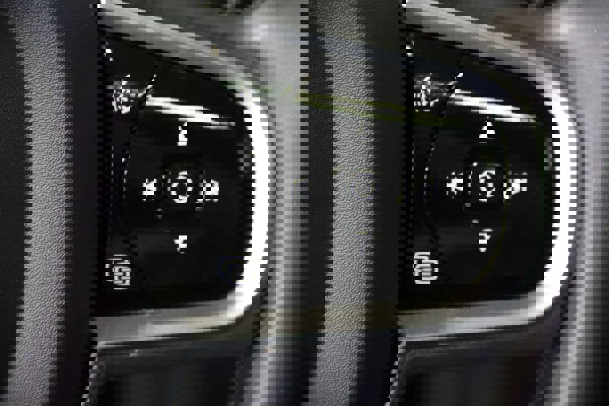 Used 2025 Volvo V60 B5 Cross Country Plus image 11