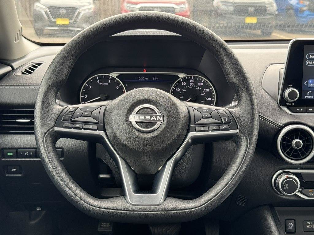 Used 2025 Nissan Sentra SV FWD image 11