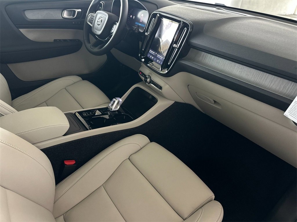 New 2026 Volvo XC40 B5 Ultra image 15