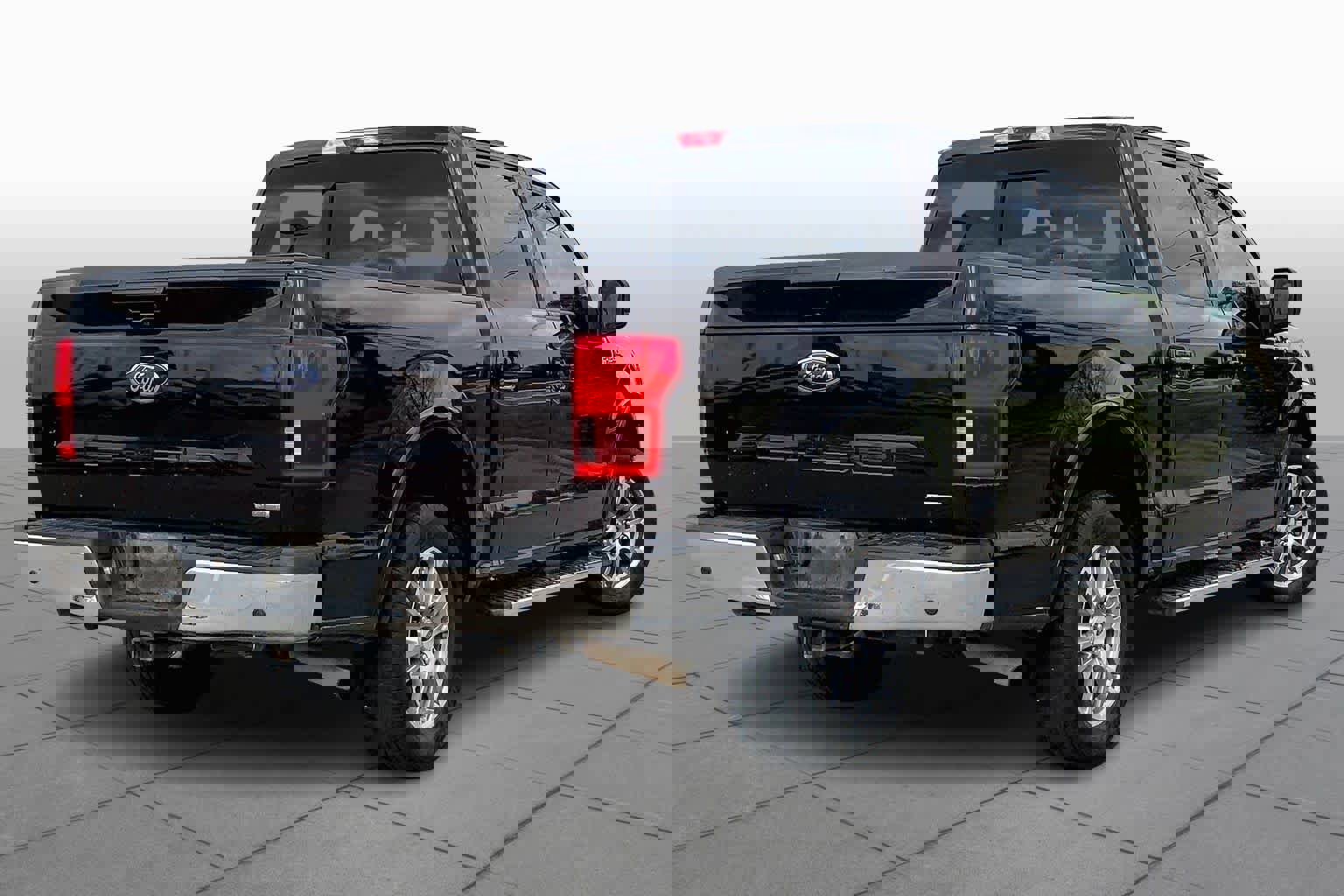 Used 2020 Ford F150 Lariat w/ Equipment Group 501A Mid image 11