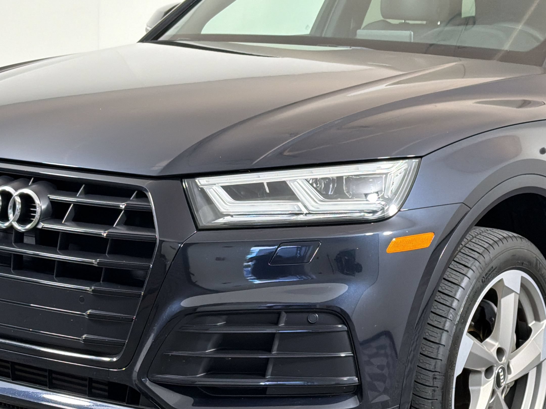 Used 2020 Audi Q5 2.0T Titanium Premium Plus w/ Premium Plus Package AWD/4WD image 13