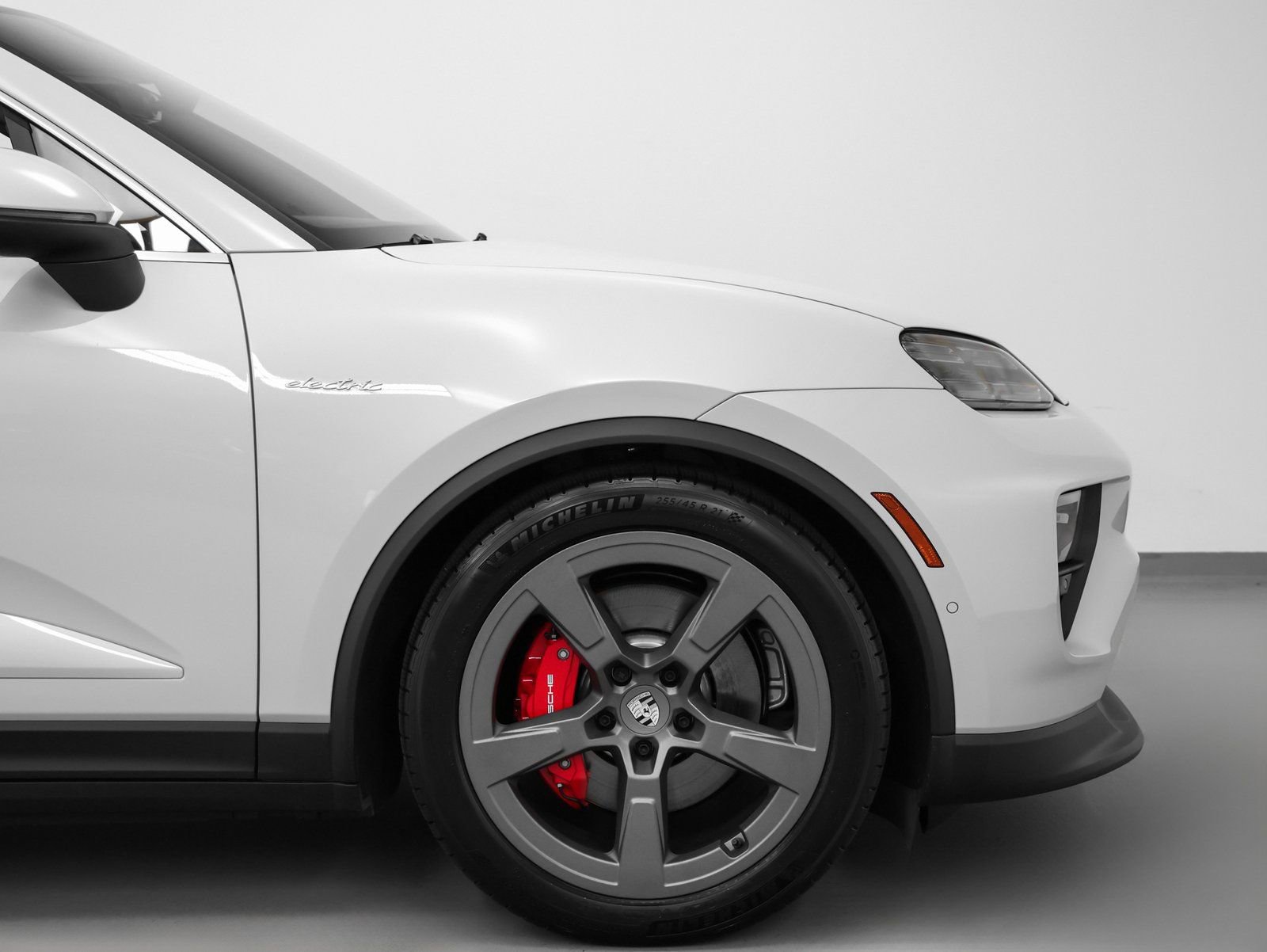 Certified 2025 Porsche Macan 4S Electric AWD/4WD image 14