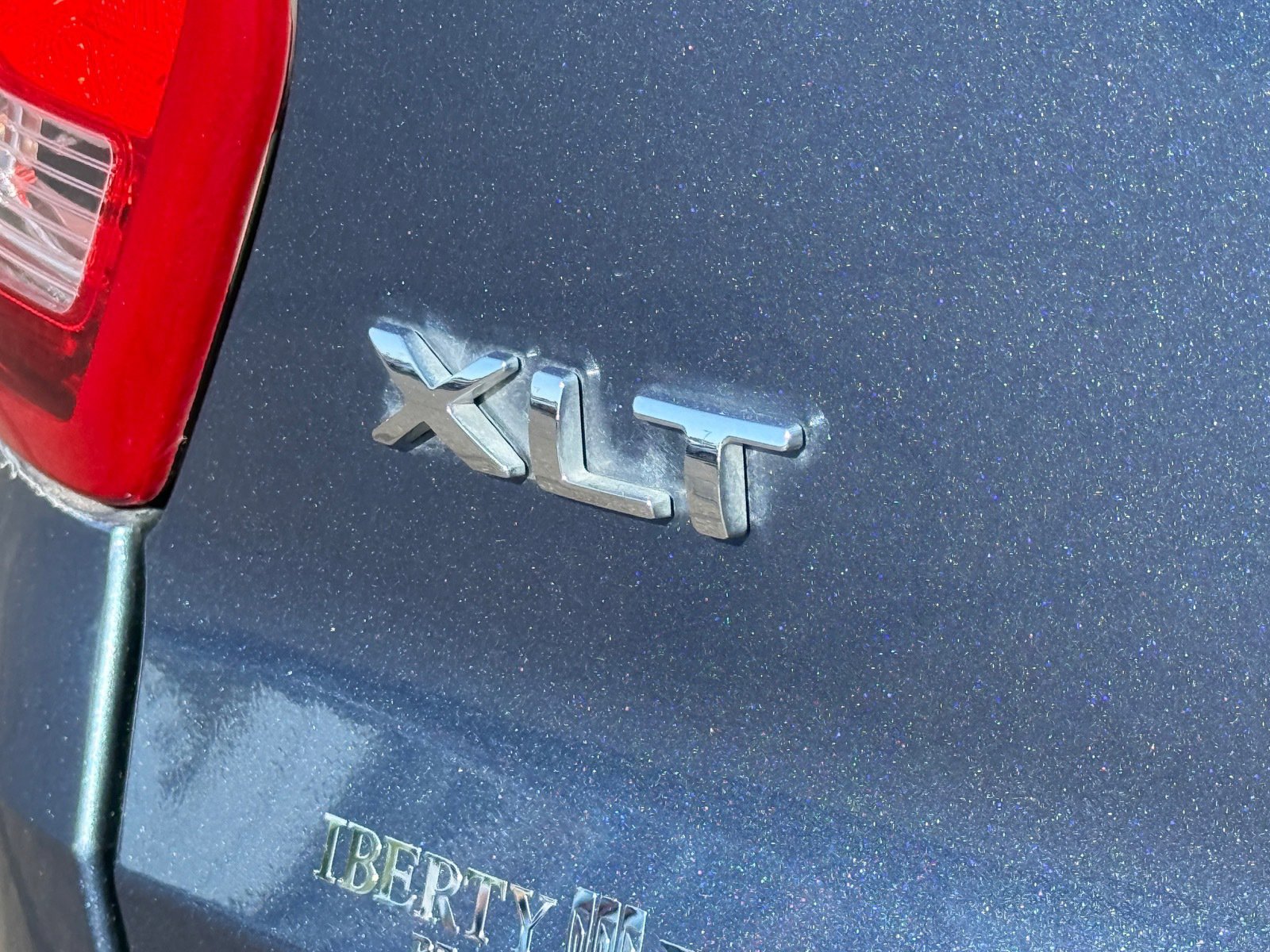 Used 2018 Ford Explorer XLT w/ Equipment Group 201A FWD image 30