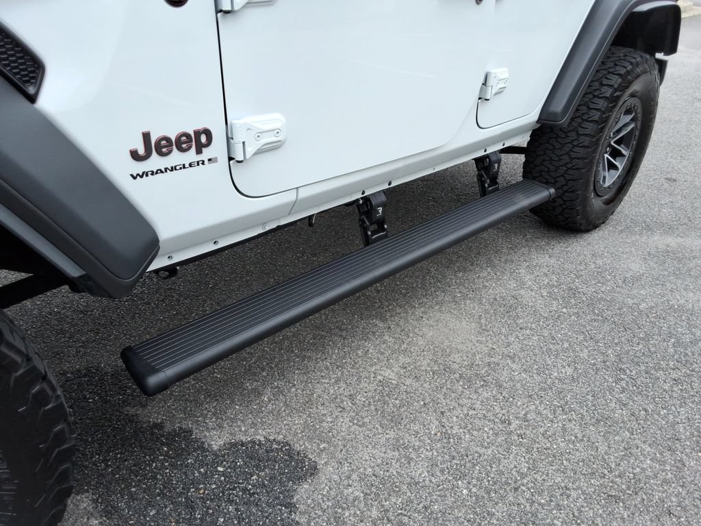 Used 2024 Jeep Wrangler Unlimited Rubicon w/ XTREMEE 35" Tire Package AWD/4WD image 11