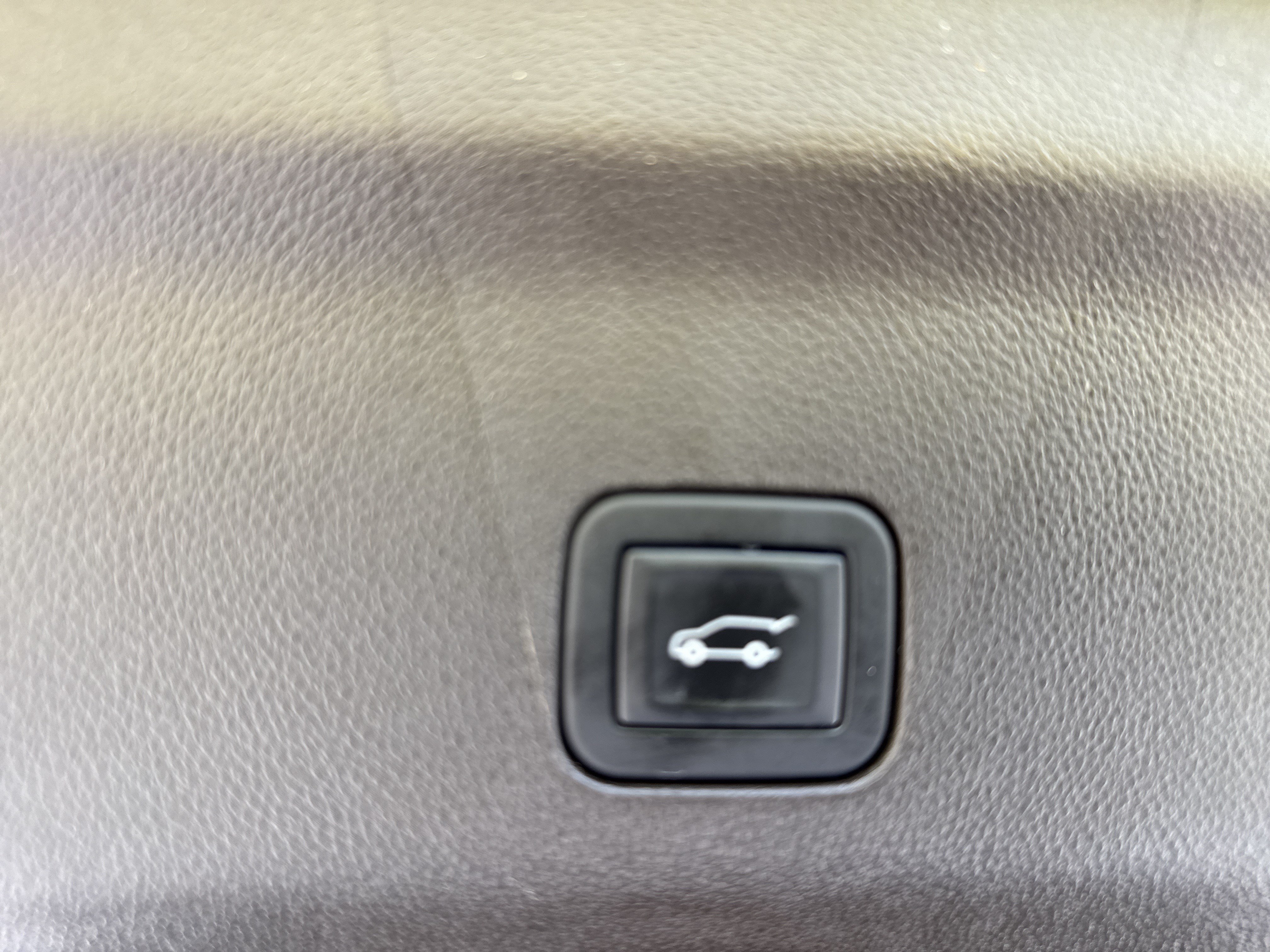 Used 2024 GMC Yukon XL SLT w/ SLT Luxury Package RWD image 36