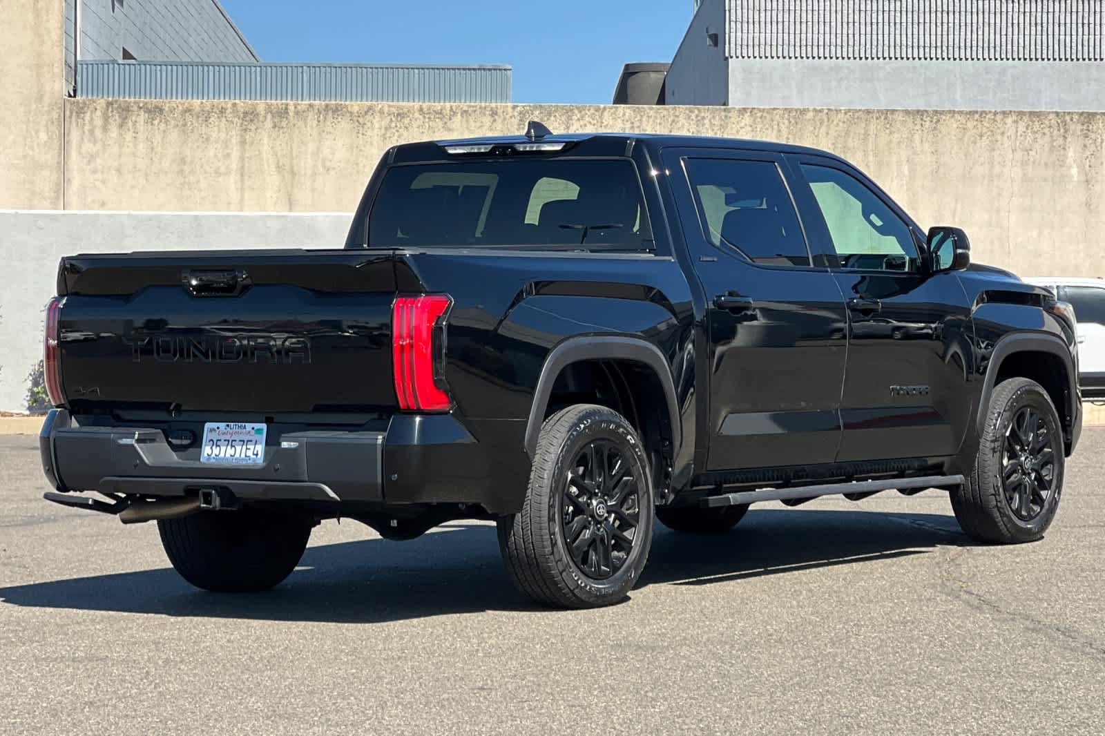 Used 2025 Toyota Tundra Limited AWD/4WD image 2