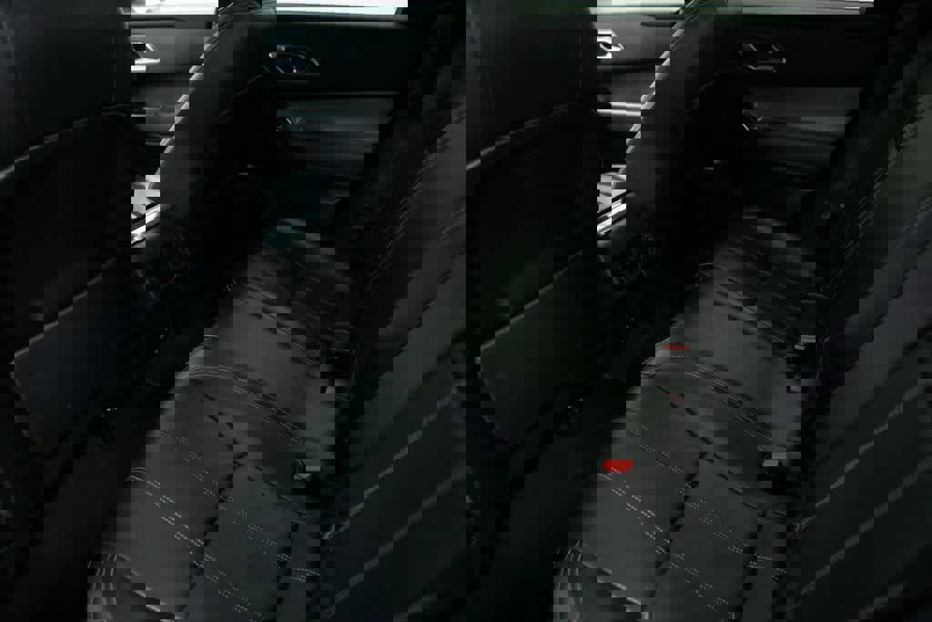 Used 2018 Land Rover Range Rover Velar S image 27