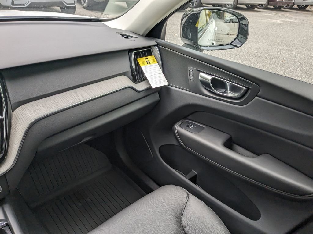 New 2025 Volvo XC60 B5 Plus w/ Protection Package Premier image 18
