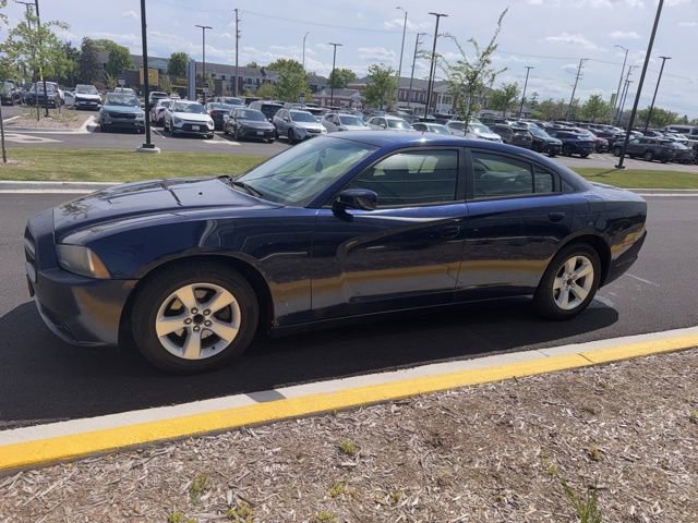 Used 2013 Dodge Charger SE RWD image 3