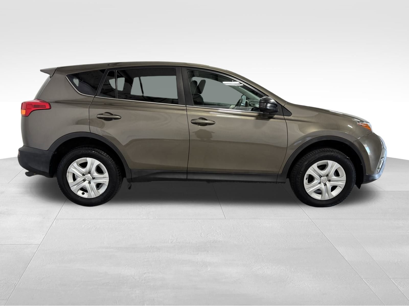 Used 2015 Toyota RAV4 LE image 4