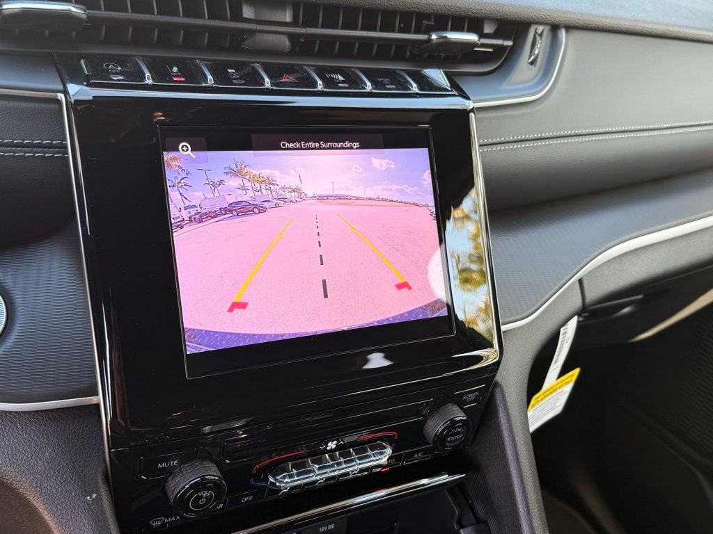 New 2026 Jeep Grand Cherokee Laredo image 13