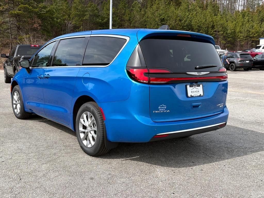 New 2026 Chrysler Pacifica Limited w/ Uconnect Theater Family Group image 5