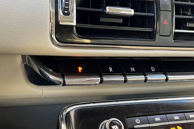 Used 2019 Lincoln Navigator Select w/ Technology Package RWD image 26