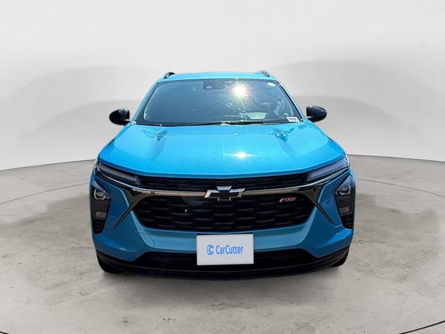 Used 2025 Chevrolet Trax RS w/ Sunroof Package FWD image 2
