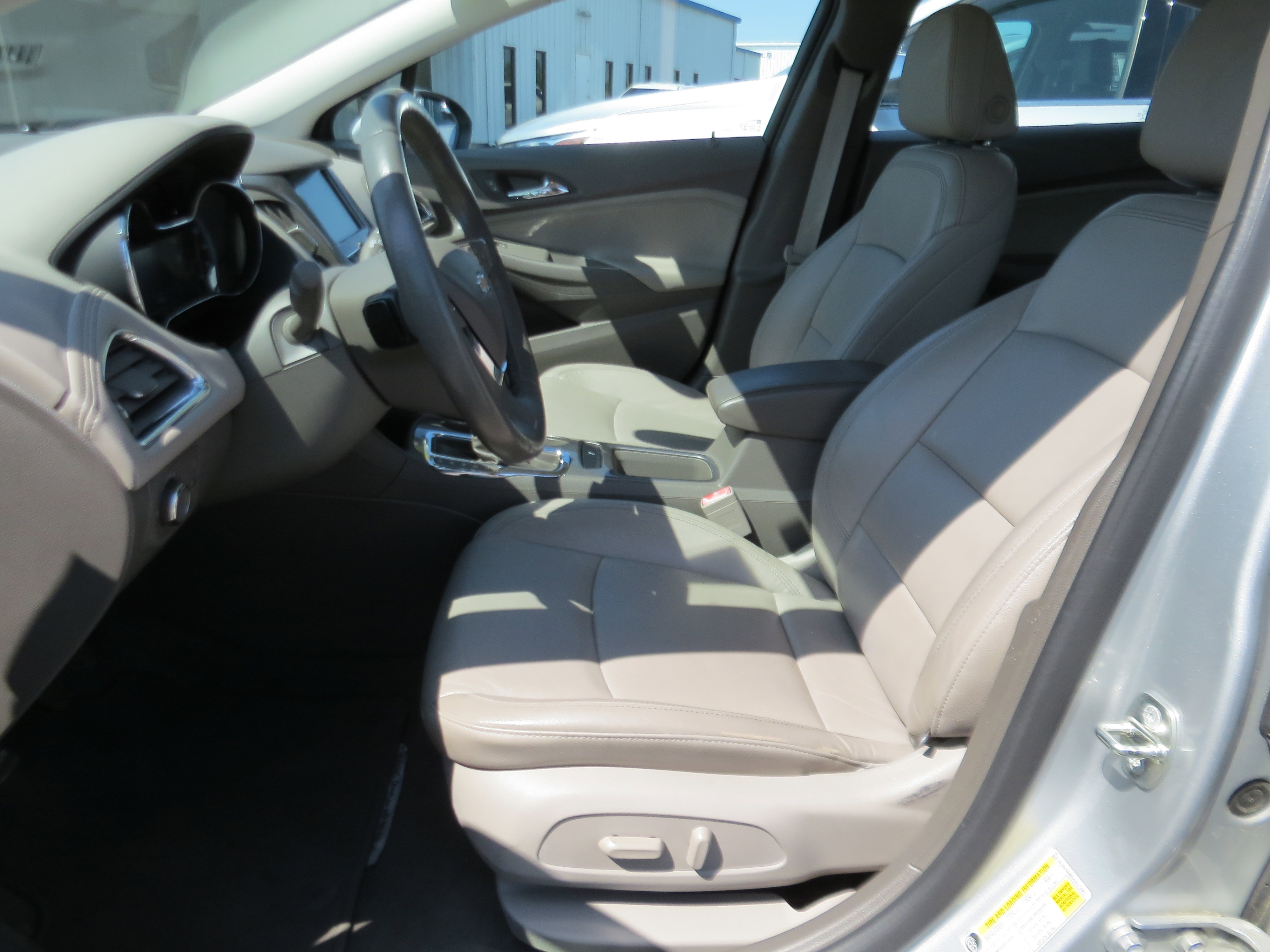 Used 2017 Chevrolet Cruze Premier FWD image 12