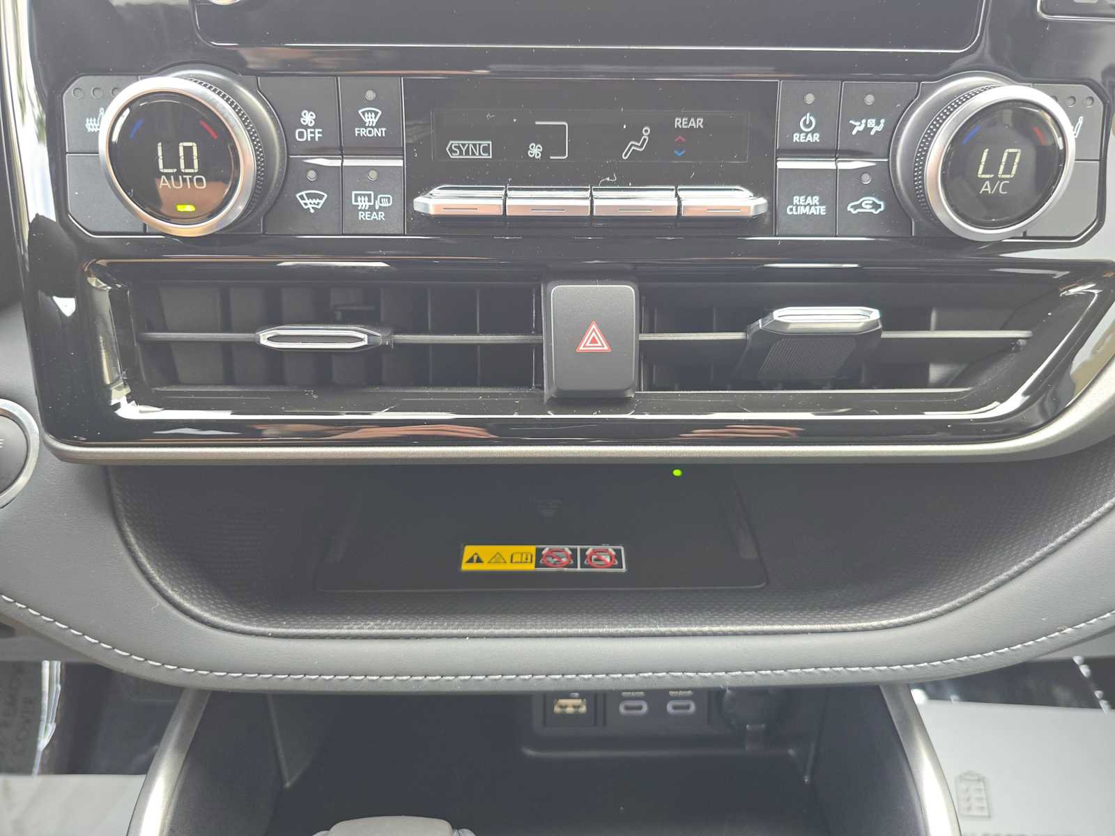 Used 2025 Toyota Highlander XLE FWD image 29