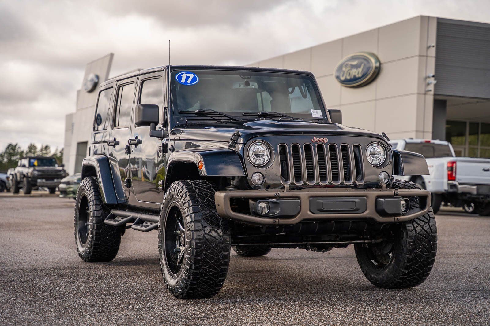 Used 2017 Jeep Wrangler Unlimited Sahara image 1
