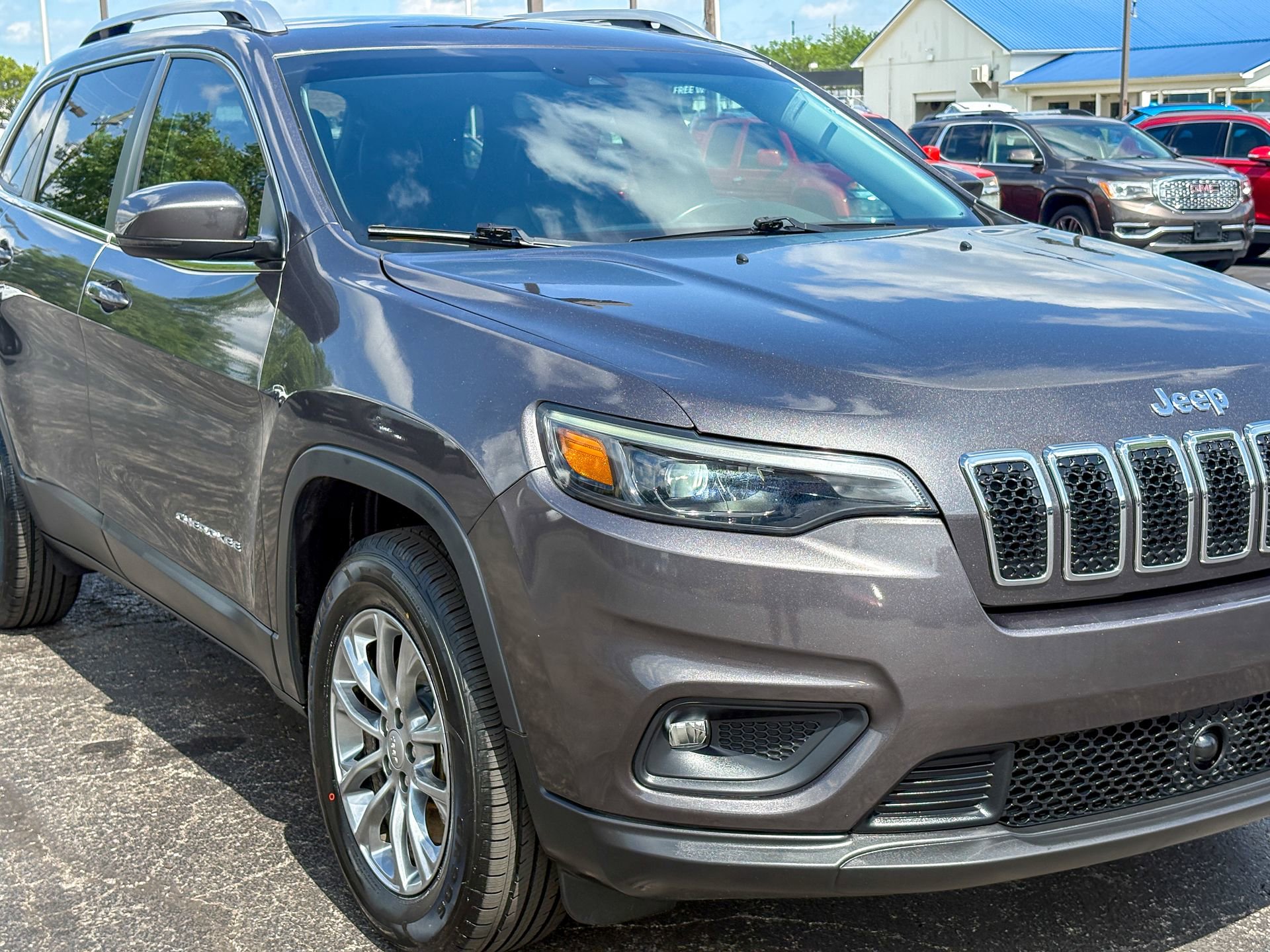 Used 2021 Jeep Cherokee Latitude Plus AWD/4WD image 3