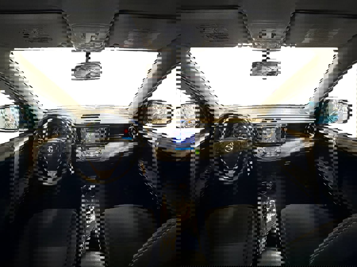 Used 2013 Toyota RAV4 XLE AWD/4WD image 16