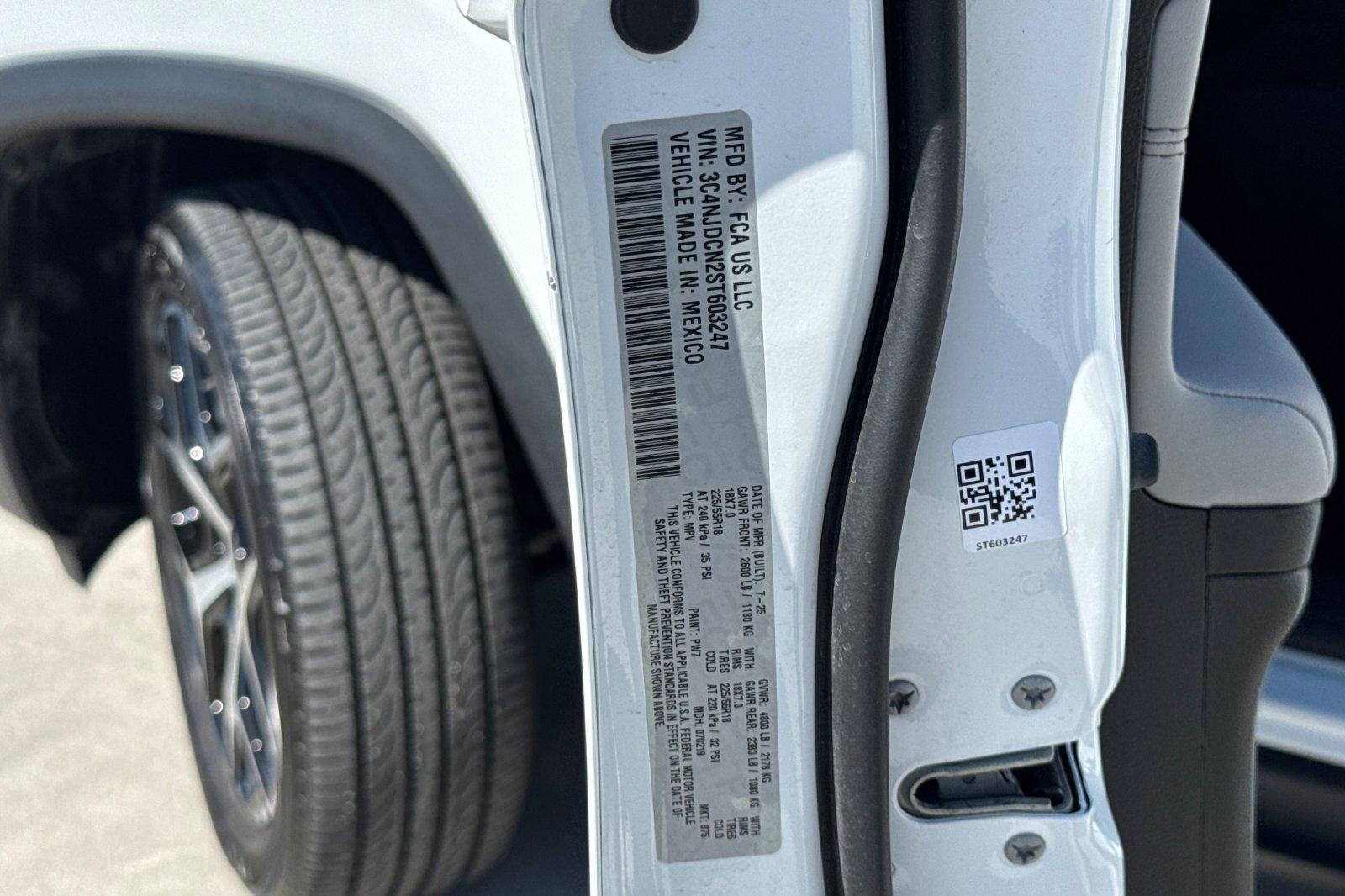 Used 2025 Jeep Compass Limited image 22