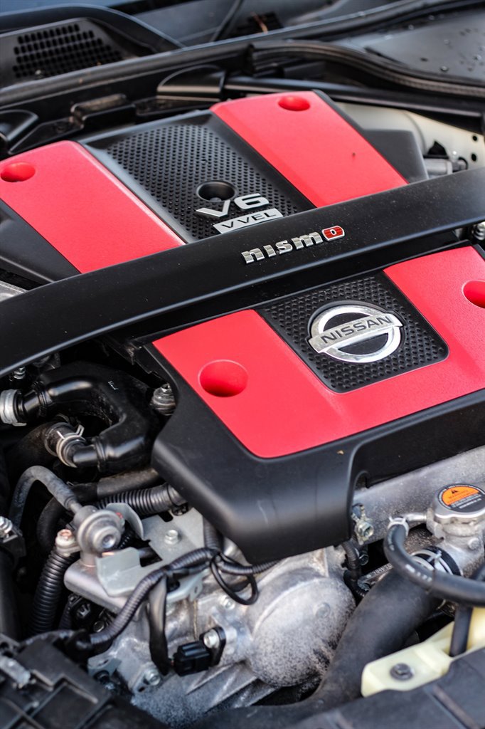 Used 2018 Nissan 370Z NISMO image 16