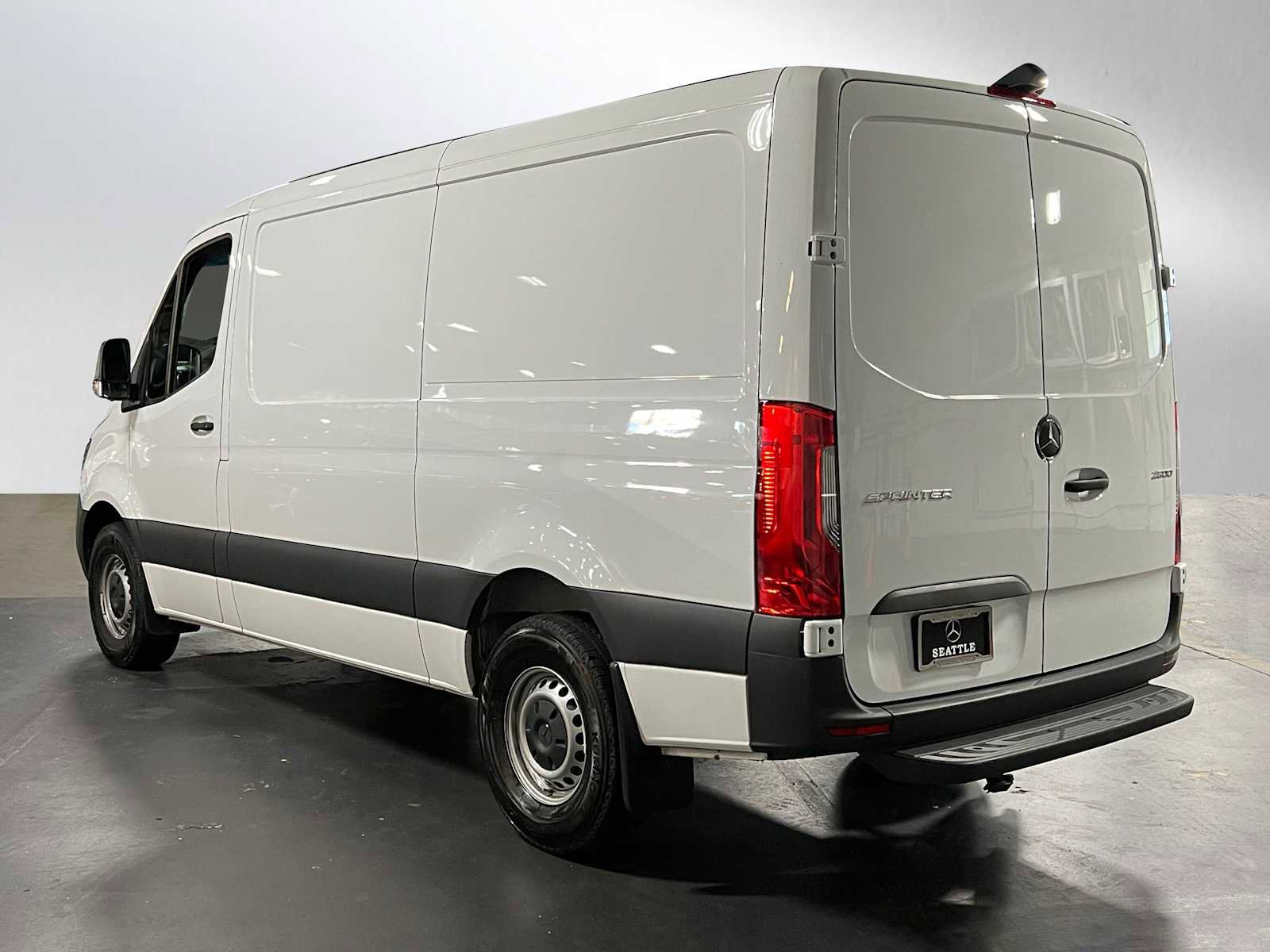Used 2025 Mercedes-Benz Sprinter 2500 image 32