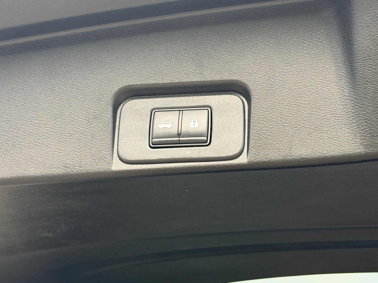 Certified 2025 Nissan Rogue SV FWD image 14