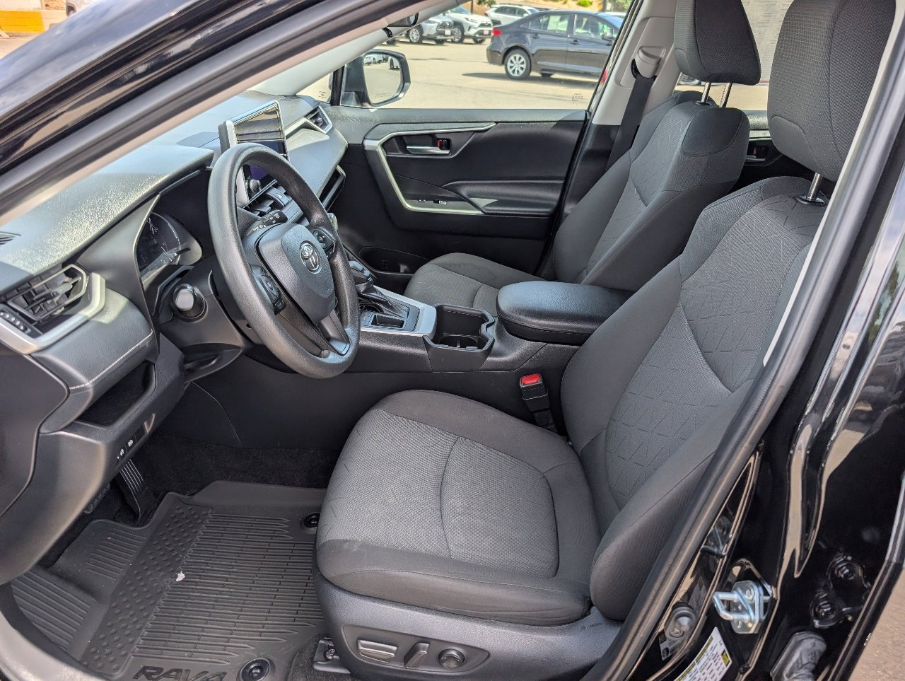 Used 2024 Toyota RAV4 XLE FWD image 2