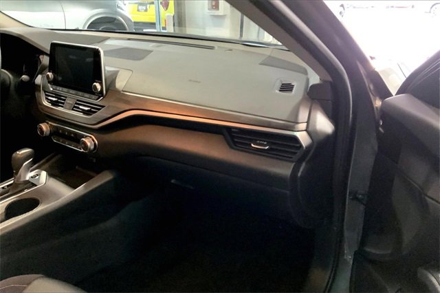 Used 2025 Nissan Altima 2.5 SV image 15